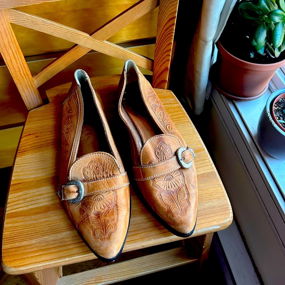 Vintage Tan Embroidered Tooled Leathers Loafers with Silver Buckle buttery soft🌟